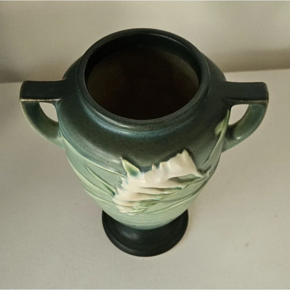 Roseville Pottery Freesia Vase 121-8 Green Lavender White Flowers